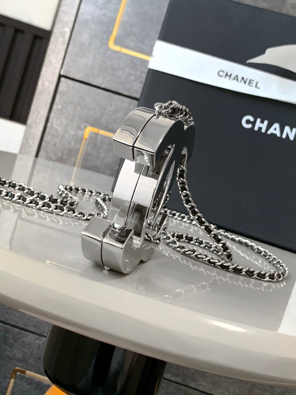 CHANEL - Cruise  2025 CC‑logo minaudière
