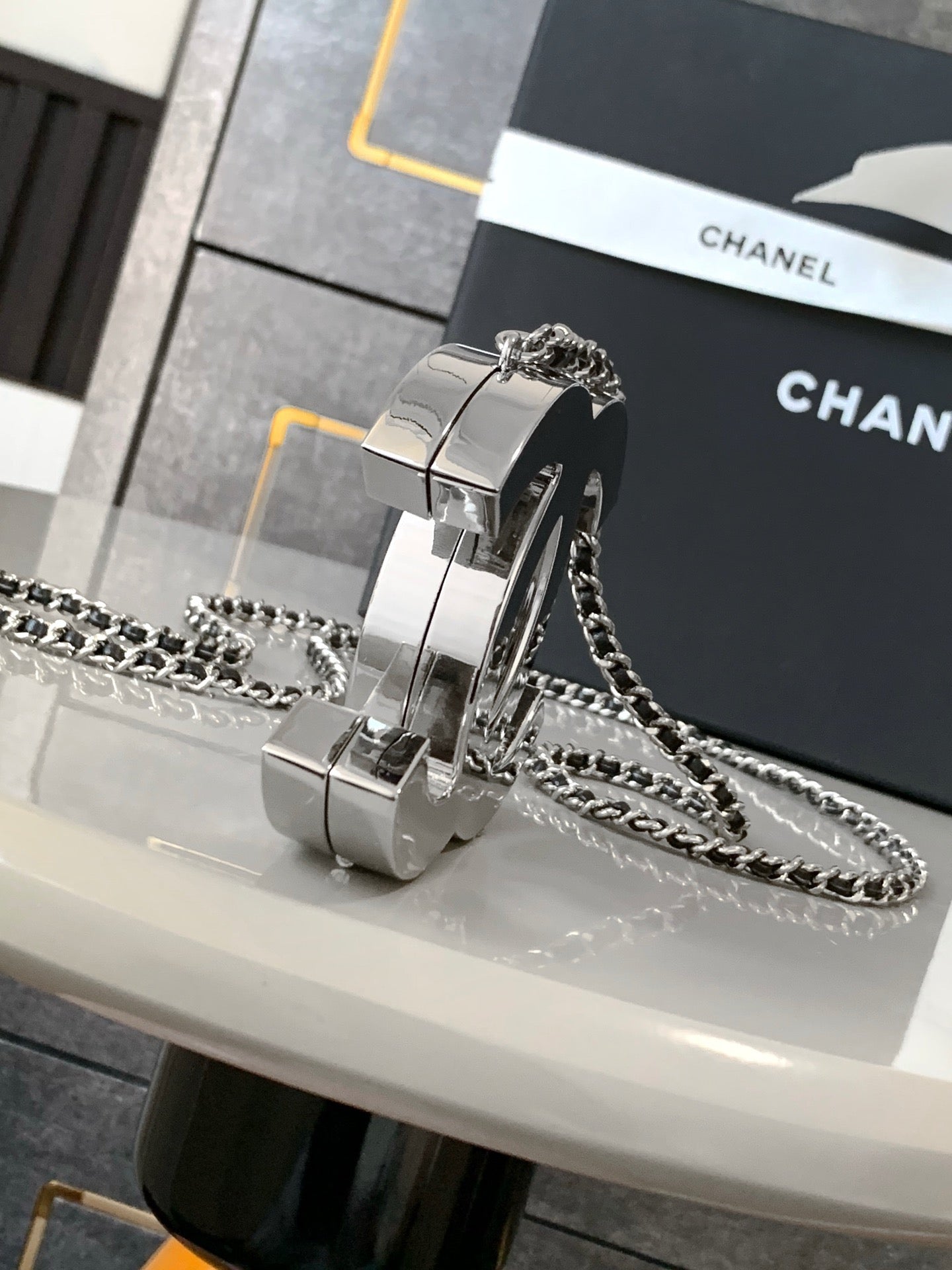 CHANEL - Cruise  2025 CC‑logo minaudière