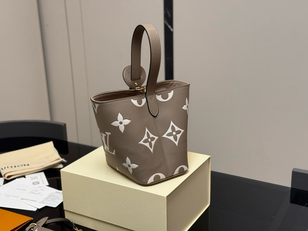 LOUIS VUITTON- all in BB