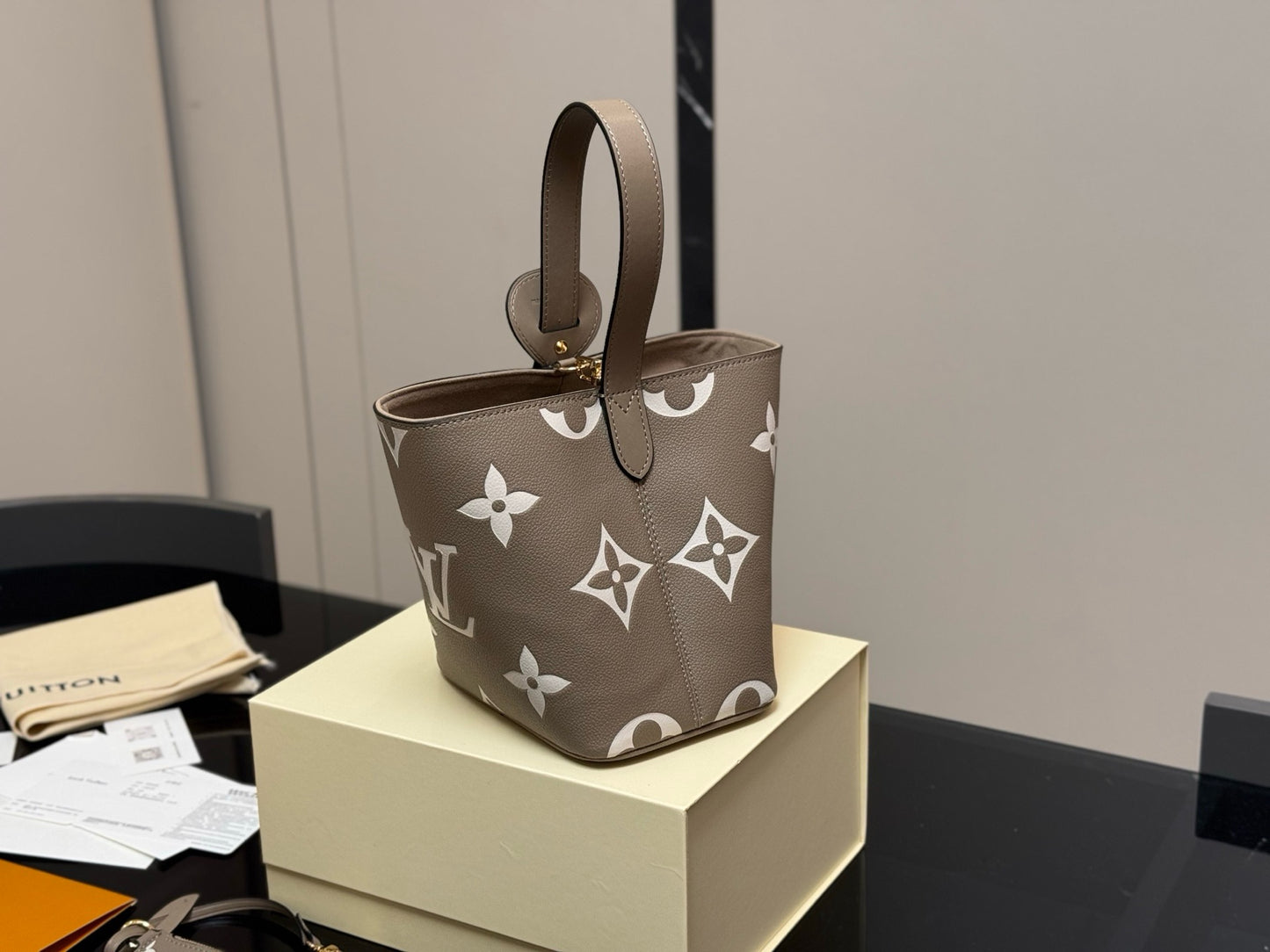 LOUIS VUITTON- all in BB