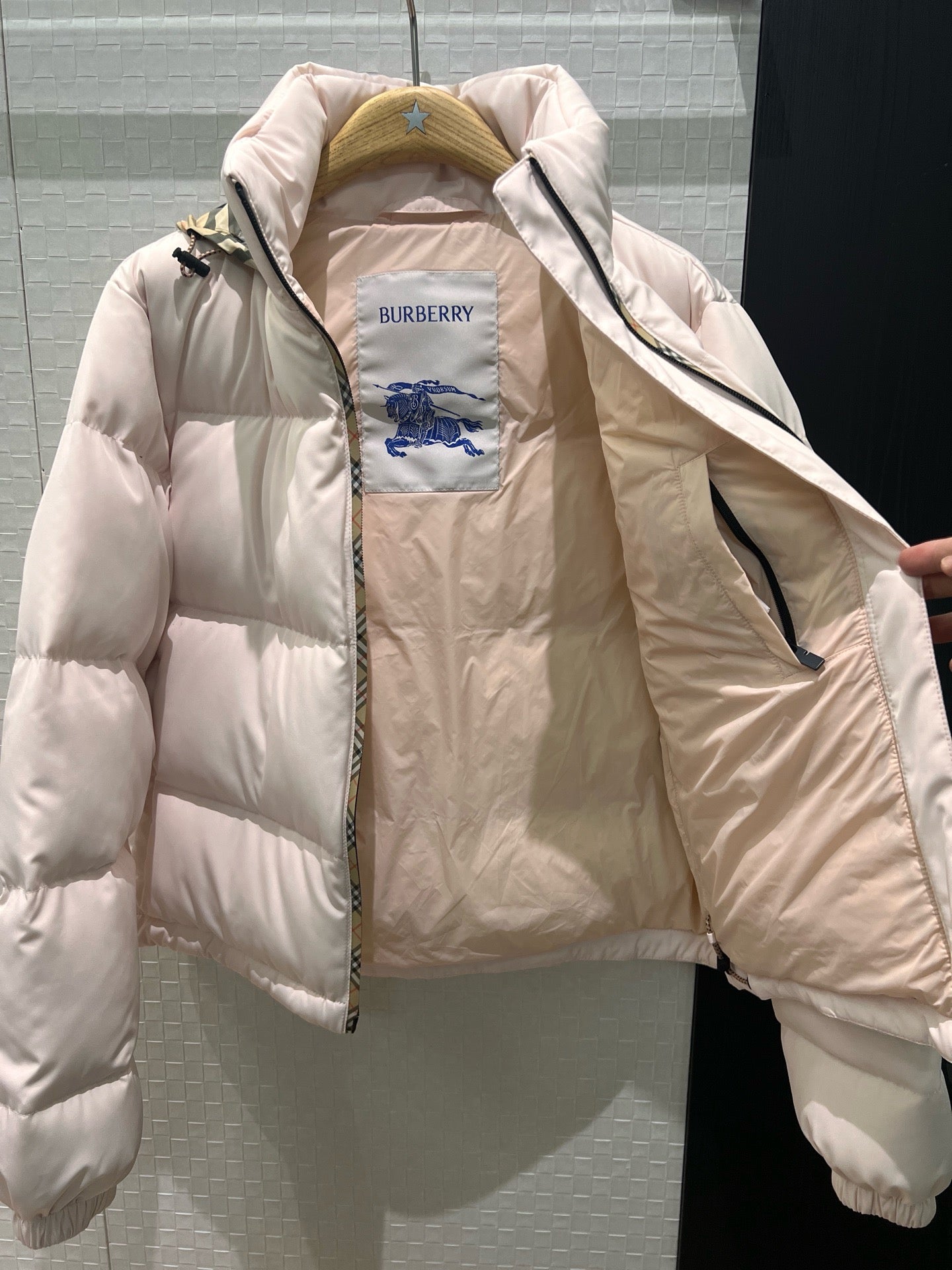 BURBERRY - Puffer jacket
