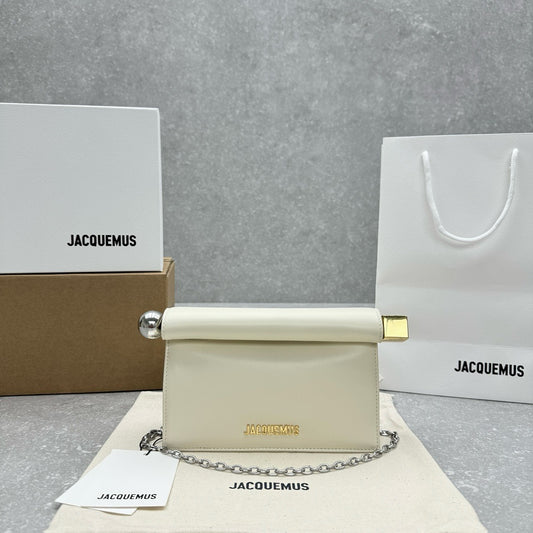 JACQUEMUS - La Petite Pochette Rond Carré clutch