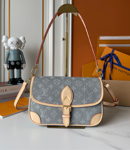 LOUIS VUITTON- Diane