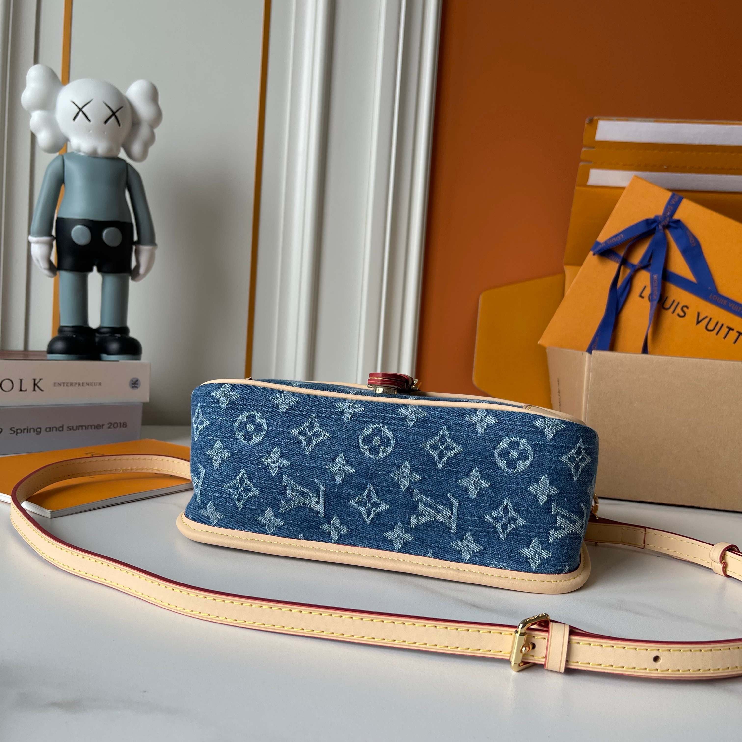 LOUIS VUITTON - Diane