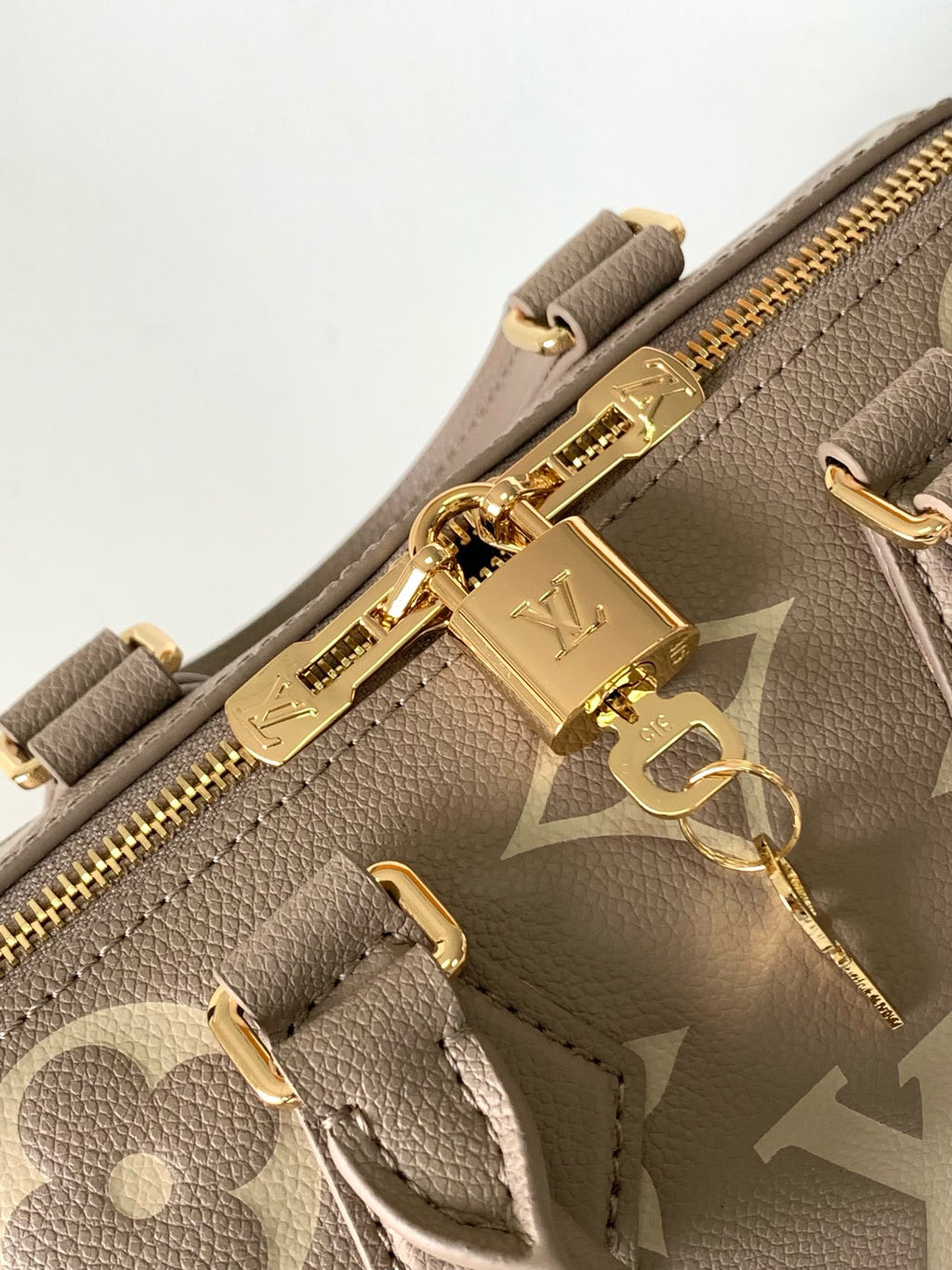 LOUIS VUITTON- Speedy Bandoulière 20