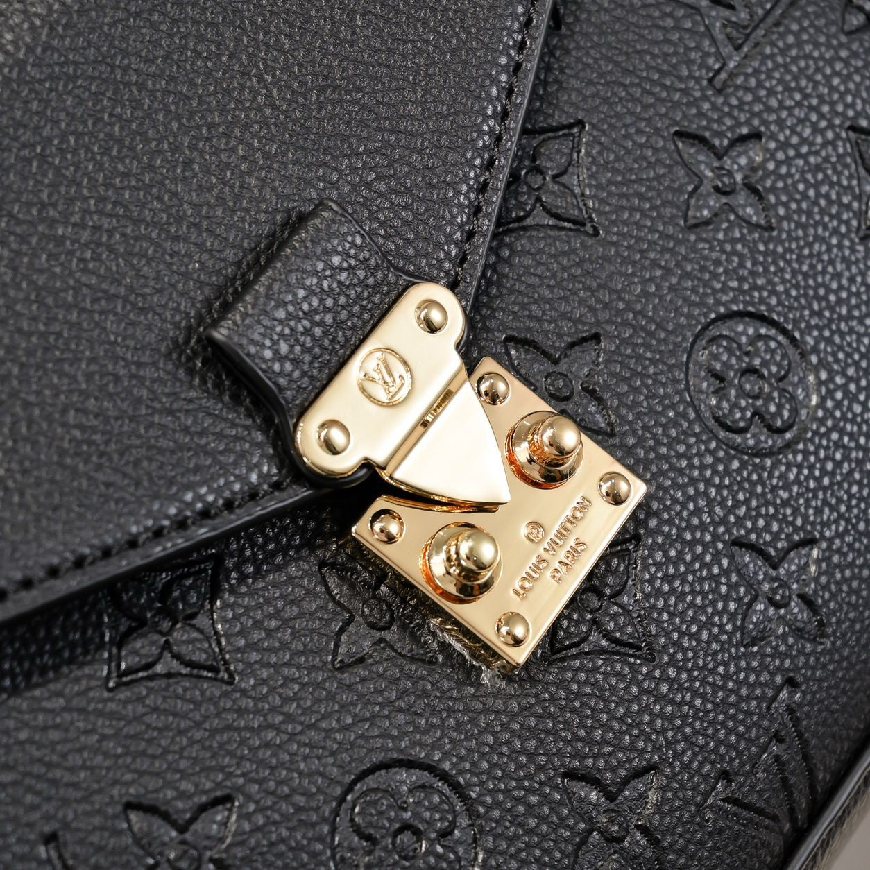 LOUIS VUITTON - Hobo Métis
