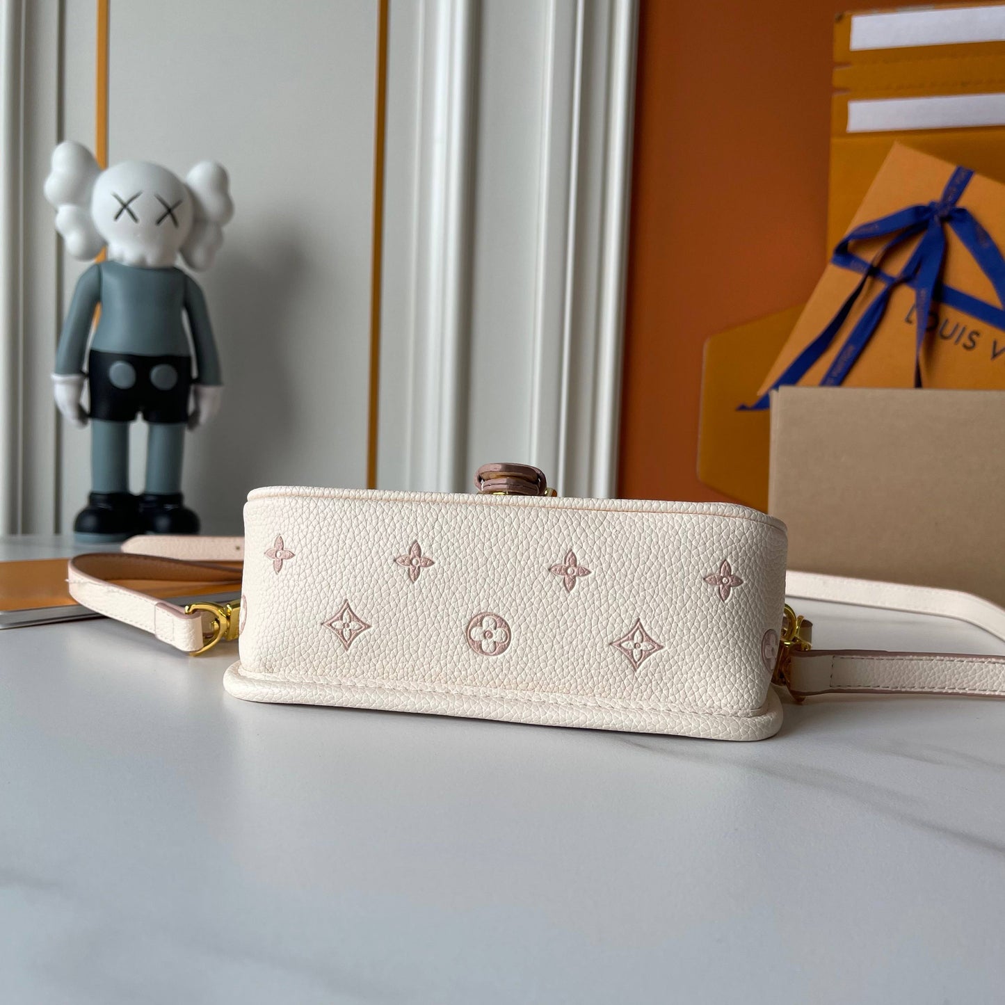 LOUIS VUITTON- Diane