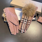BURBERRY - Fur gloves