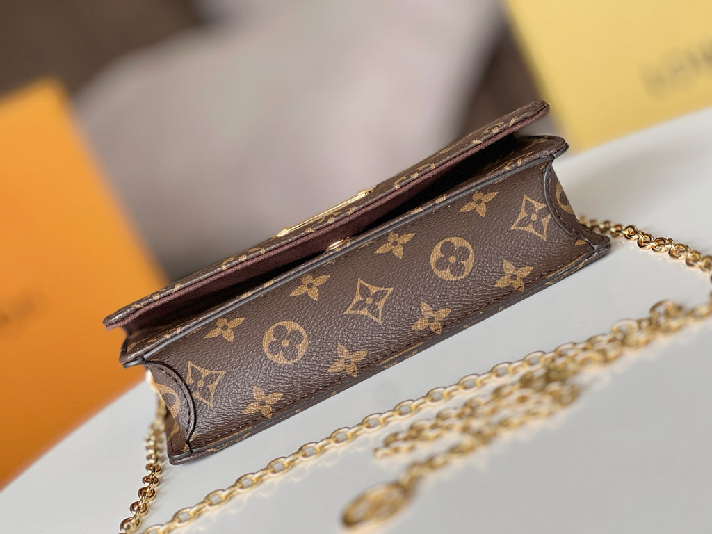 LOUIS VITTON - Wallet On Chain Lily