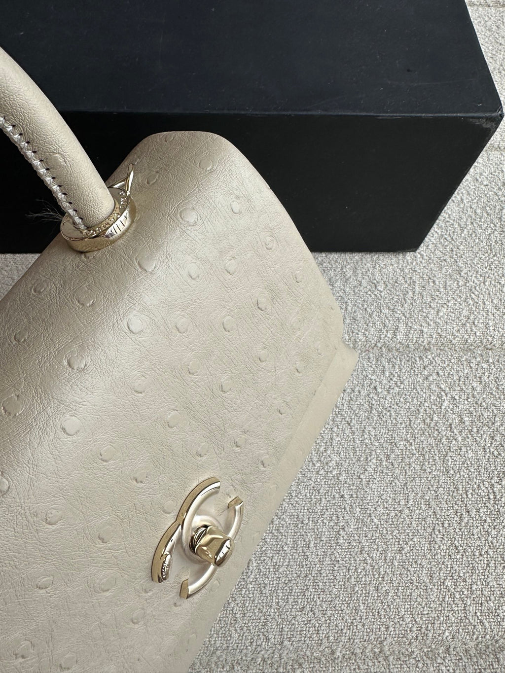 CHANEL - Coco handle