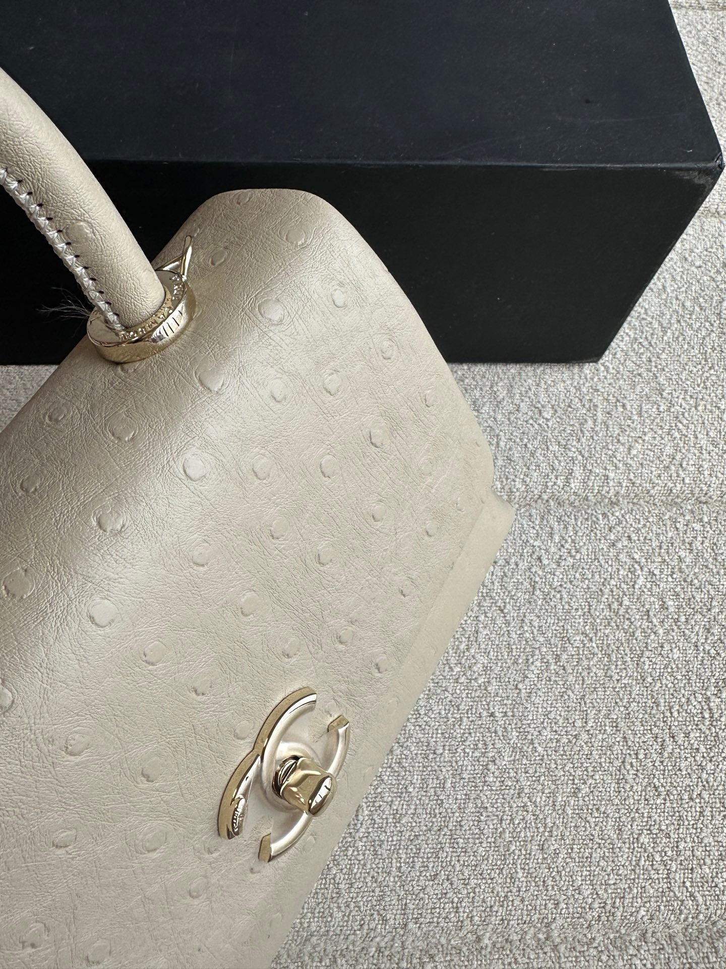 CHANEL - Coco handle