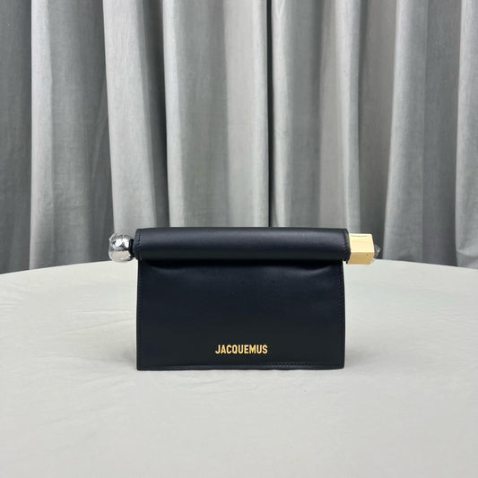 JACQUEMUS - La Petite Pochette Rond Carré clutch