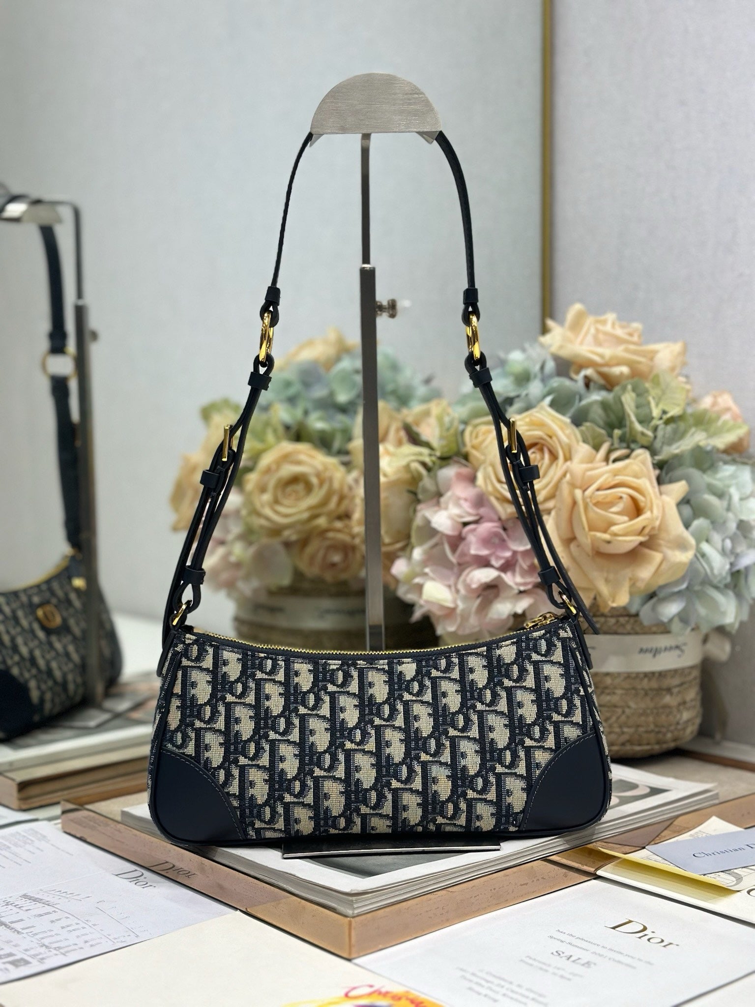 DIOR - Montaigne Wanderlust Mini Bag