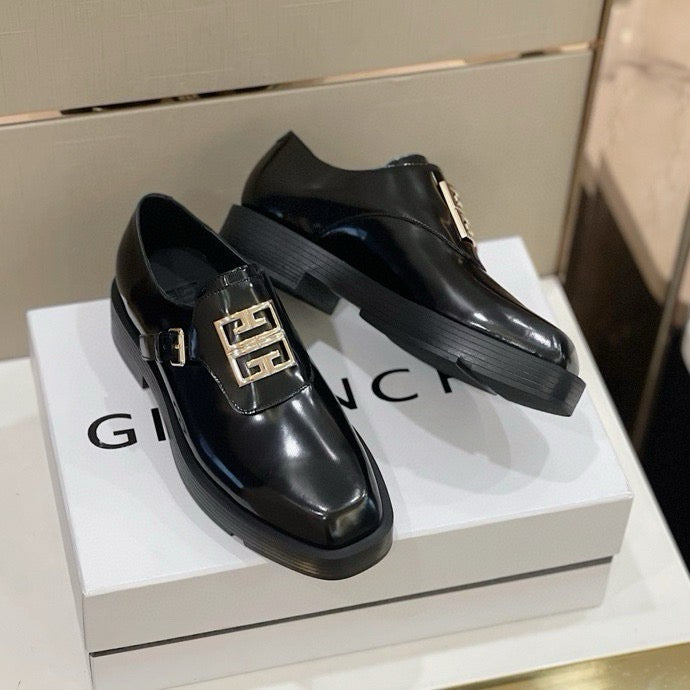 GIVENCHY - Givenchy Black Squared Buckle Loafers