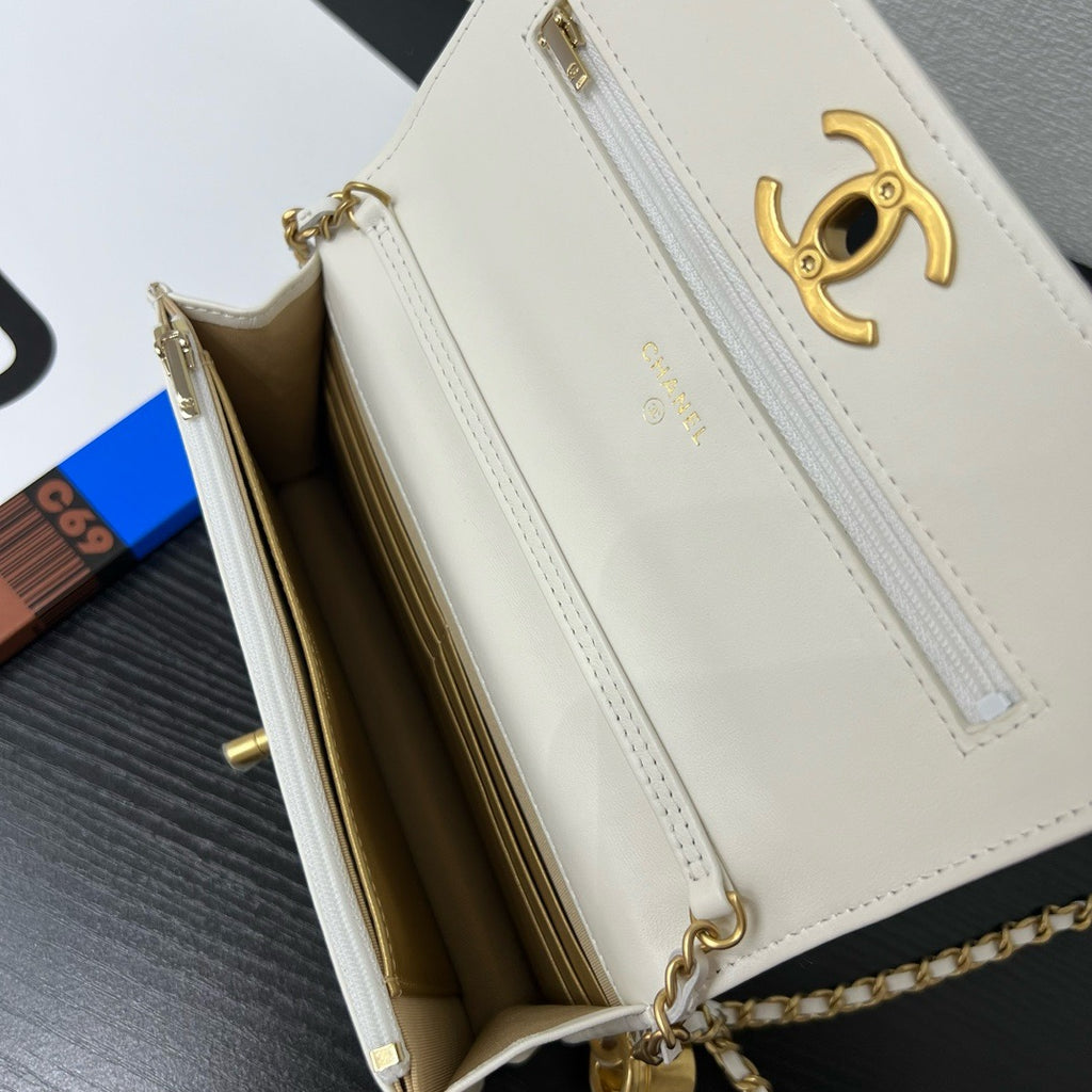 CHANEL - Caviar Quilted Hobo Bag