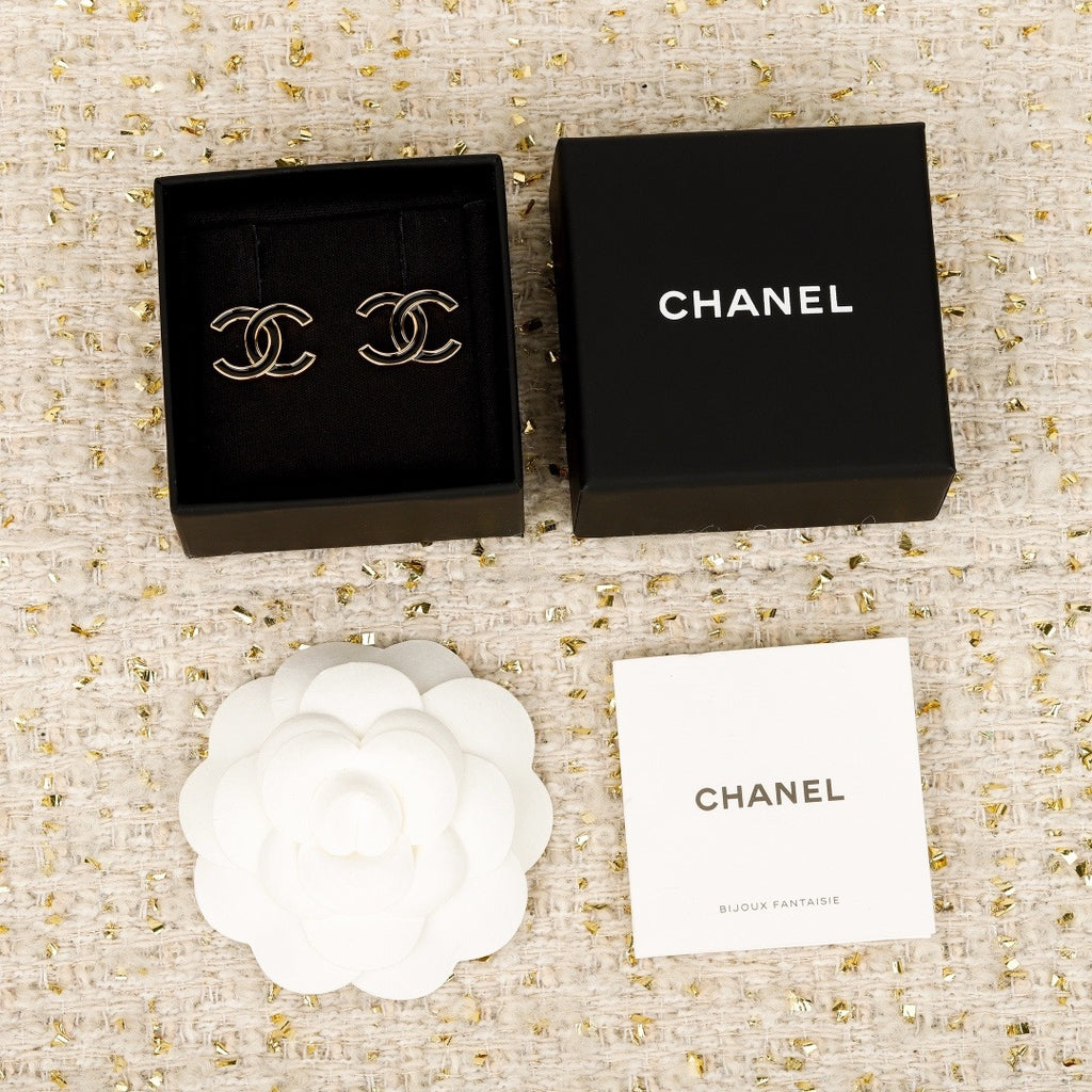 CHANEL - earrings