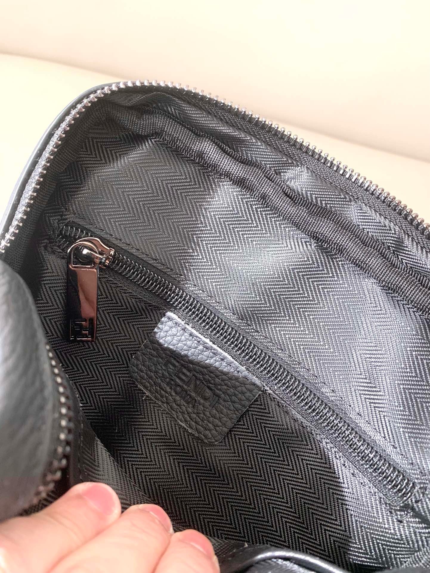 FENDI - leather cross bag