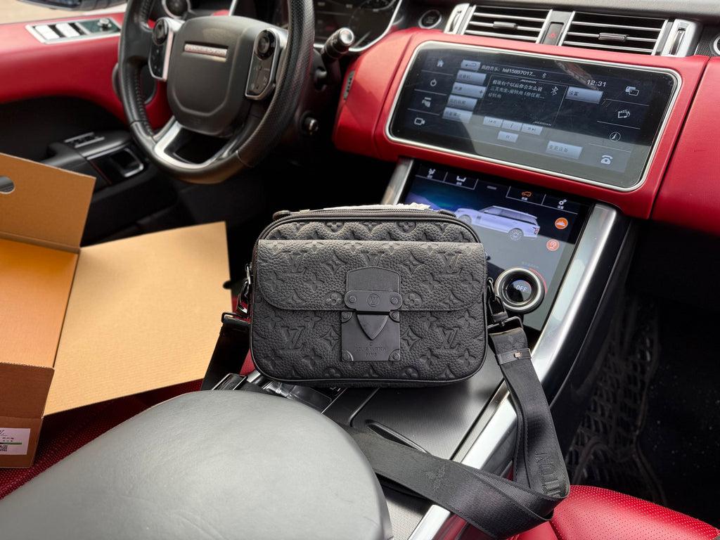LOUIS VUITTON - S-lock