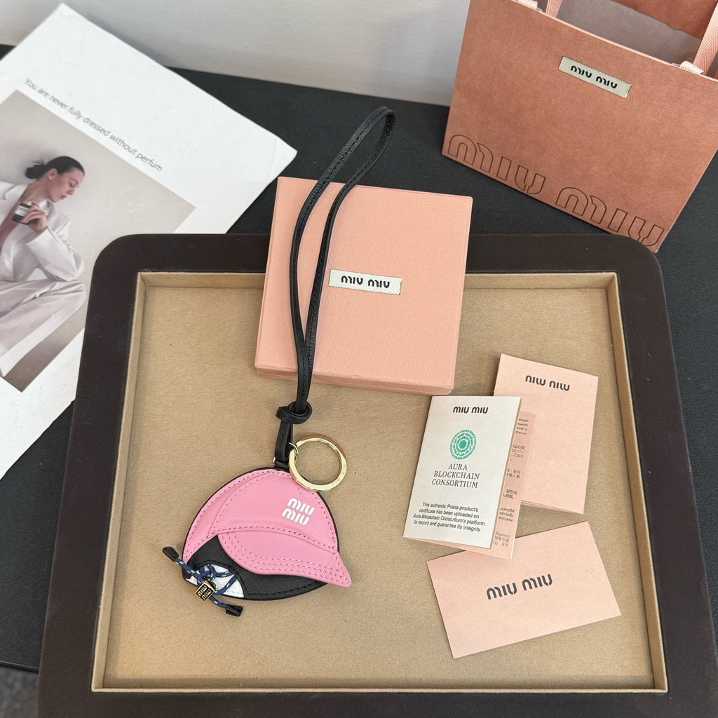 MIU MIU - leather key ring trick