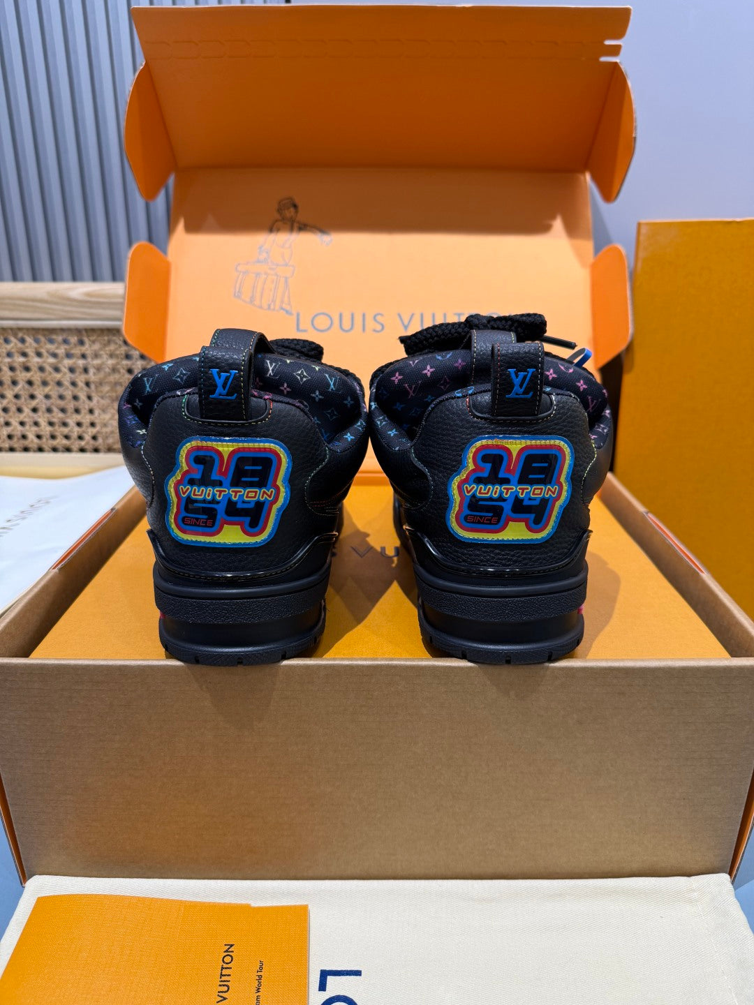 LOUIS VUITTON - skate monogram