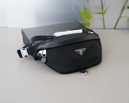 PRADA - Belt bag