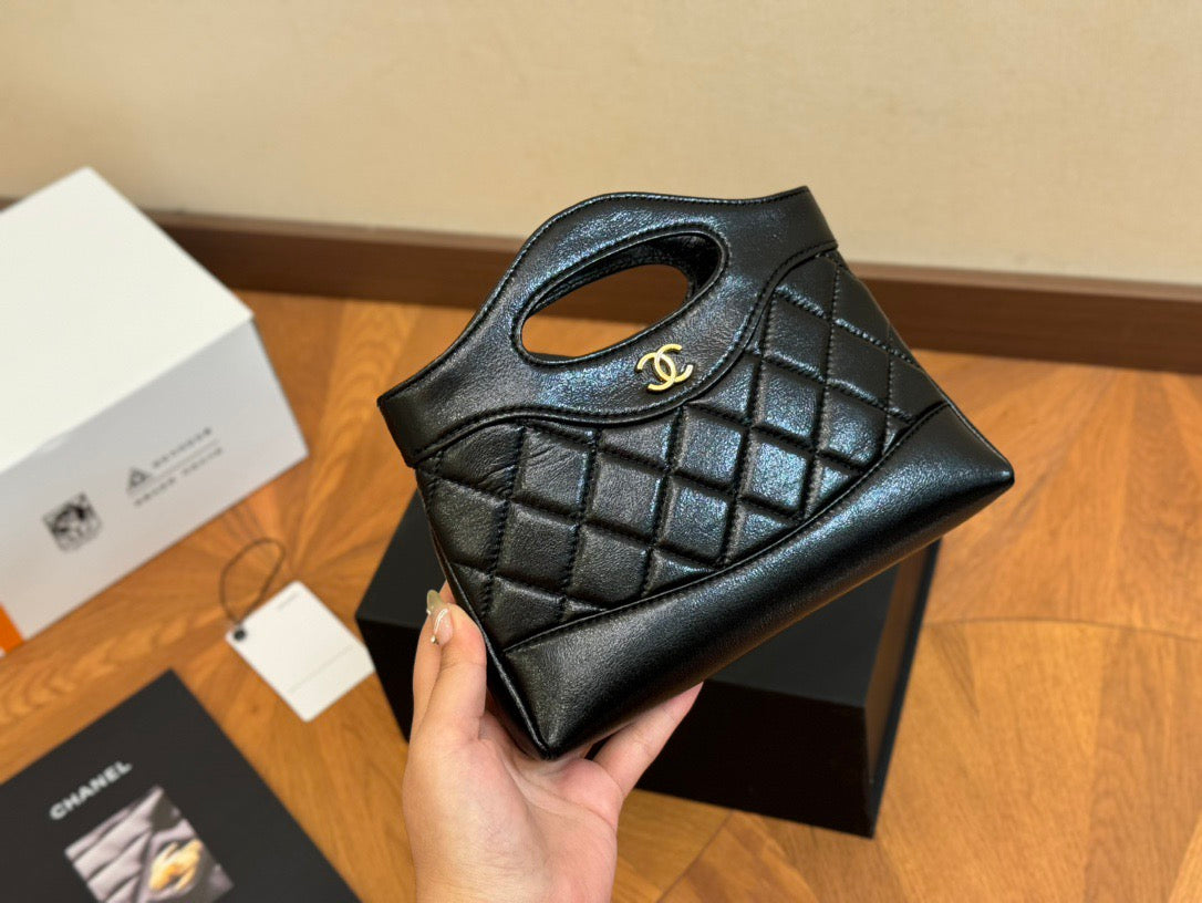CHANEL - Amore bag