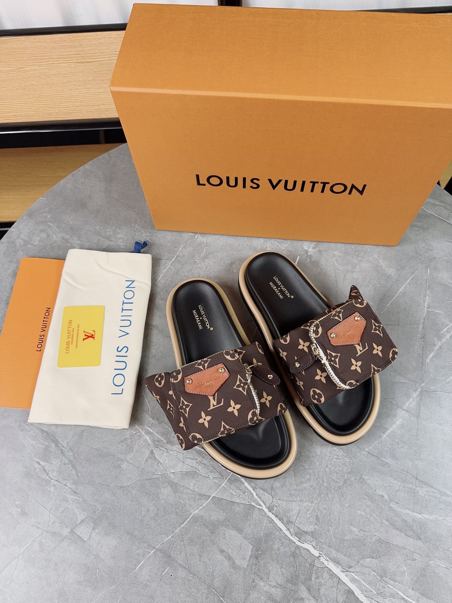 LOUIS VUITTON - pillow flat mule