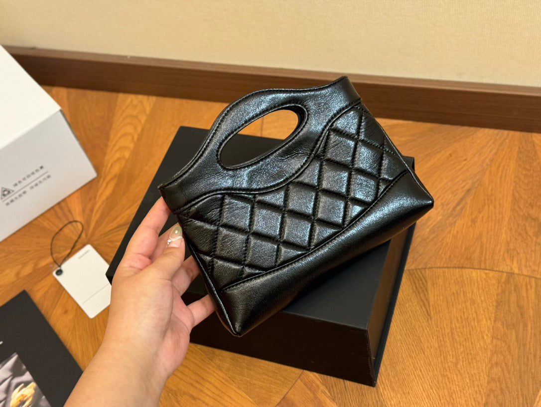 CHANEL - Amore bag