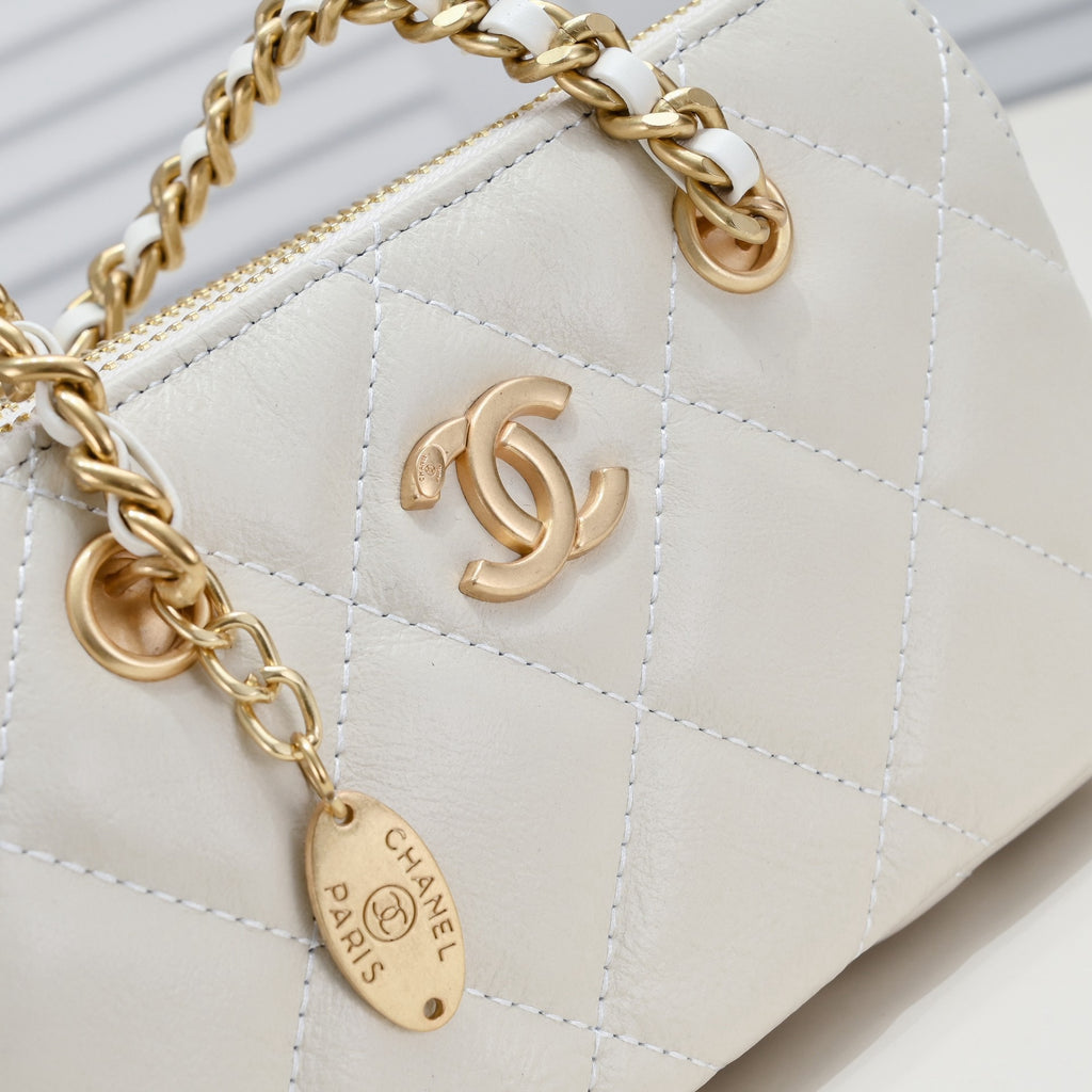 CHANEL -  Caviar Quilted Clutch With Chain White