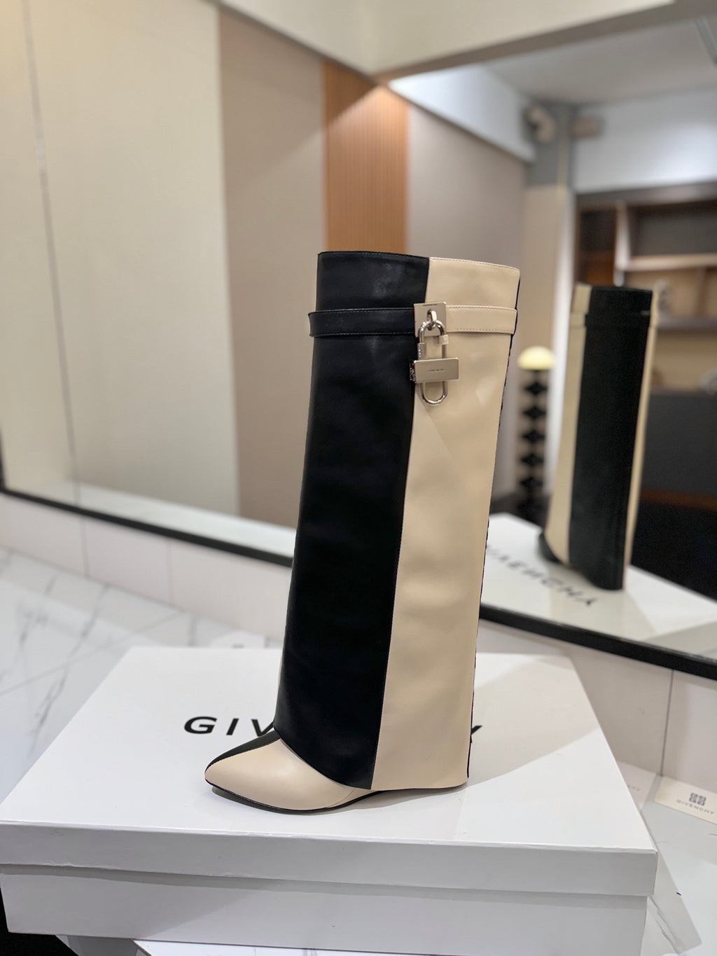 GIVENCHY - Shark lock boots