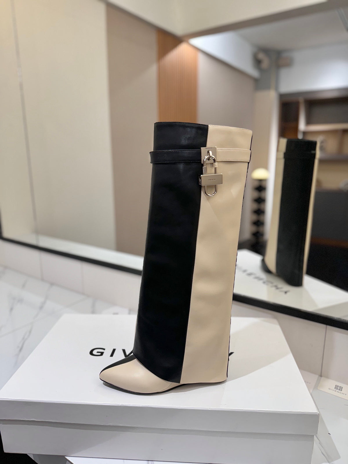 GIVENCHY - Shark lock boots