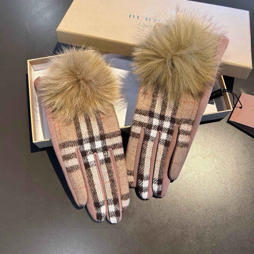 BURBERRY - Fur gloves