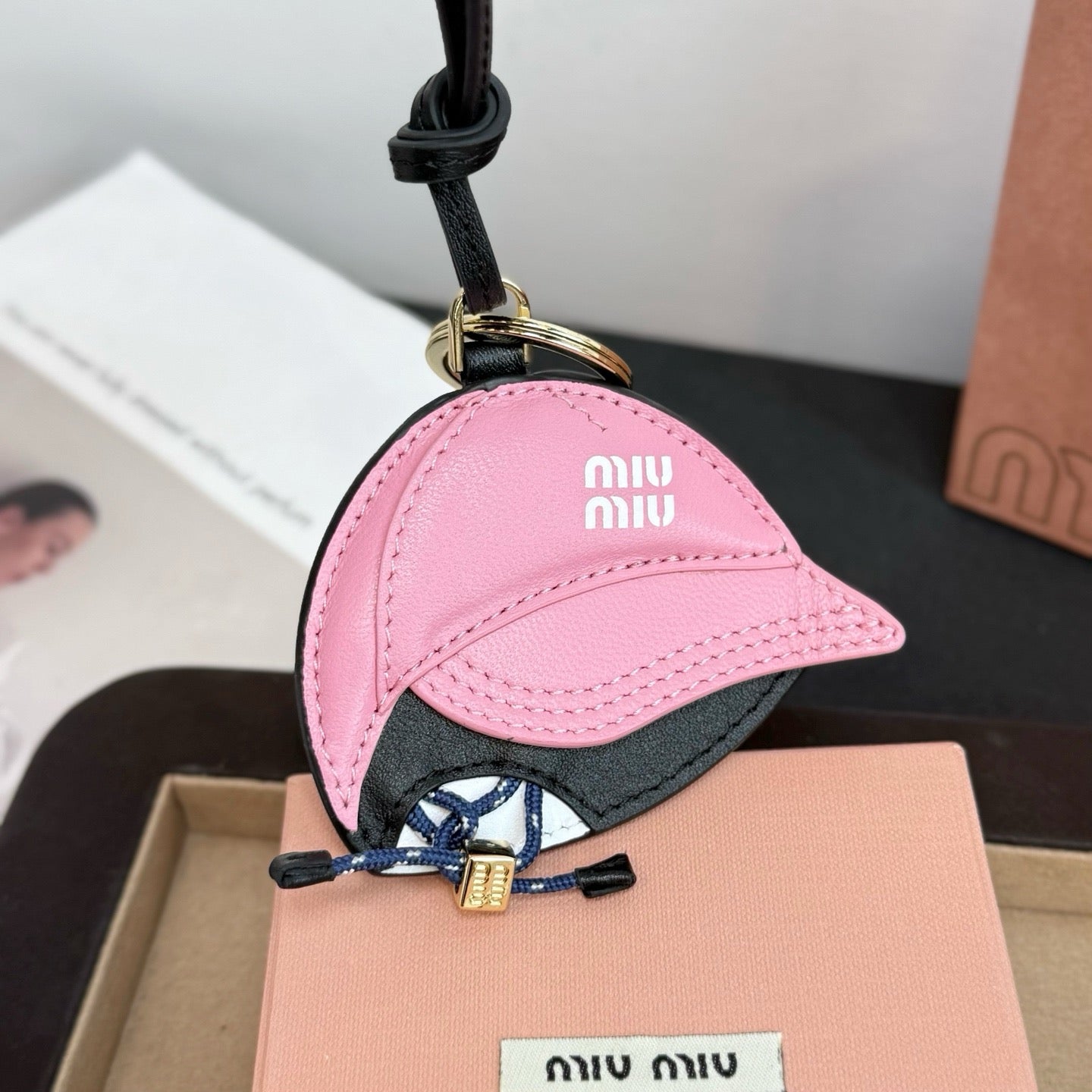 MIU MIU - leather key ring trick