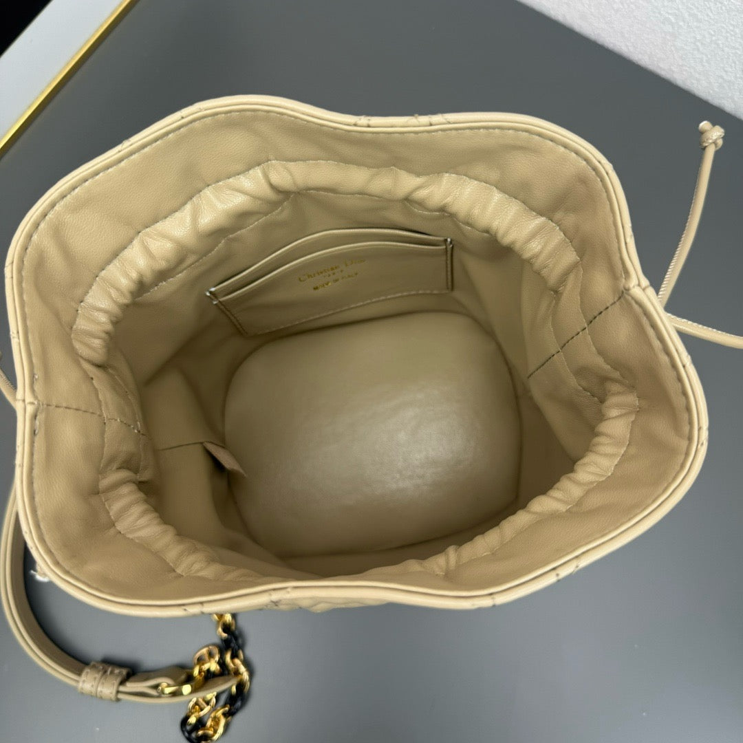 DIOR - oblique 30 Montaigne