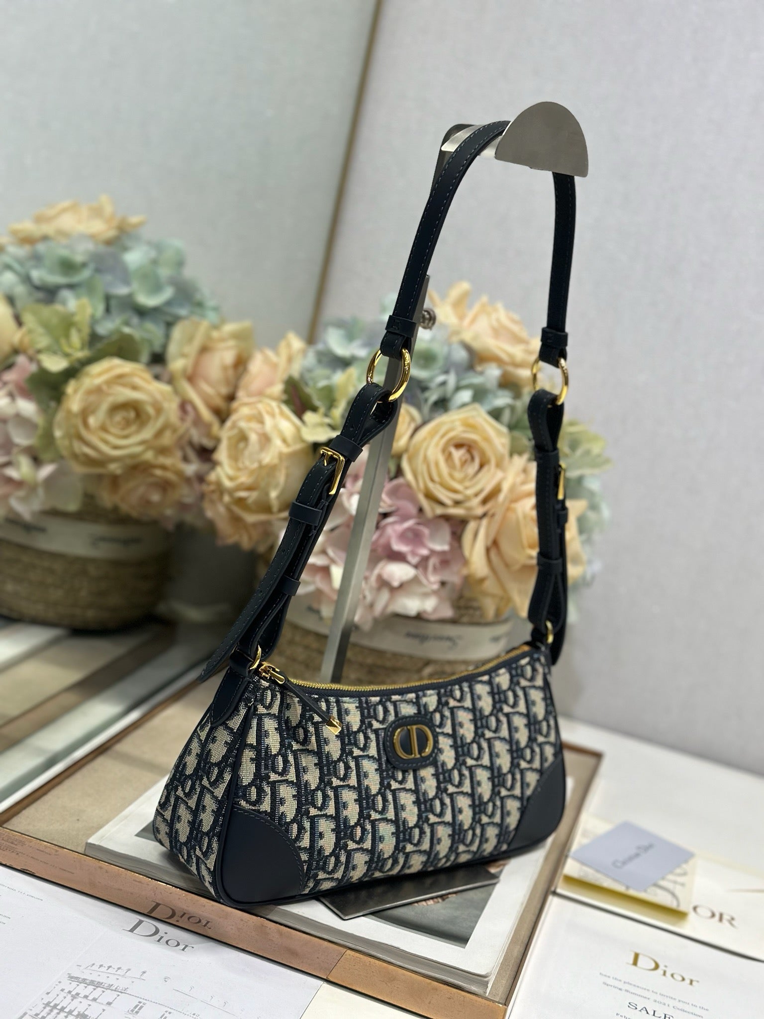 DIOR - Montaigne Wanderlust Mini Bag
