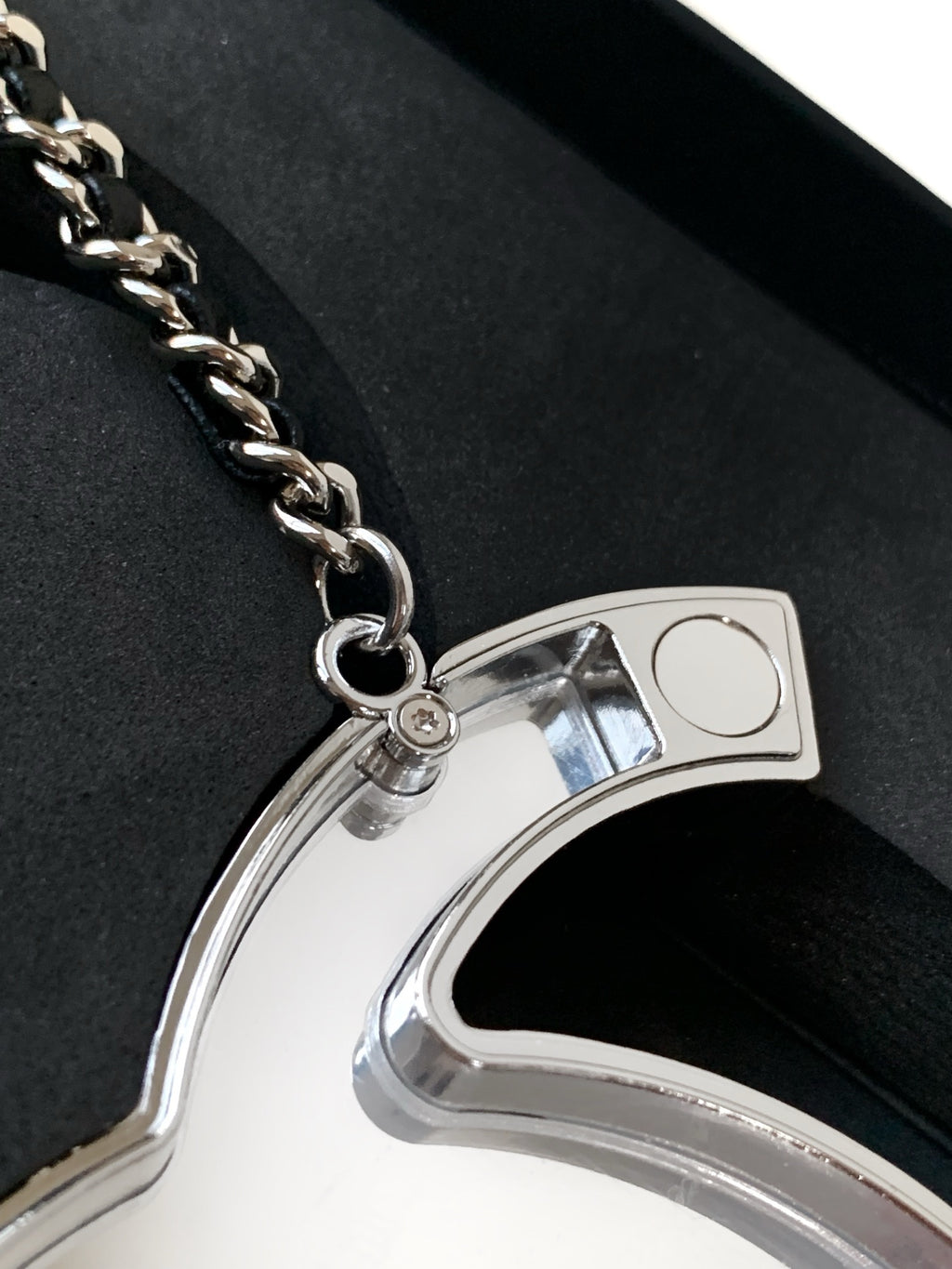 CHANEL - Cruise  2025 CC‑logo minaudière