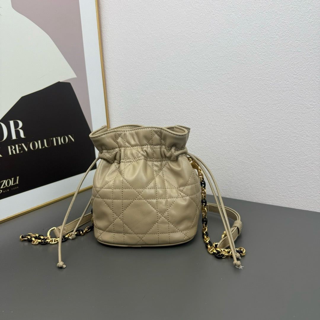DIOR - oblique 30 Montaigne