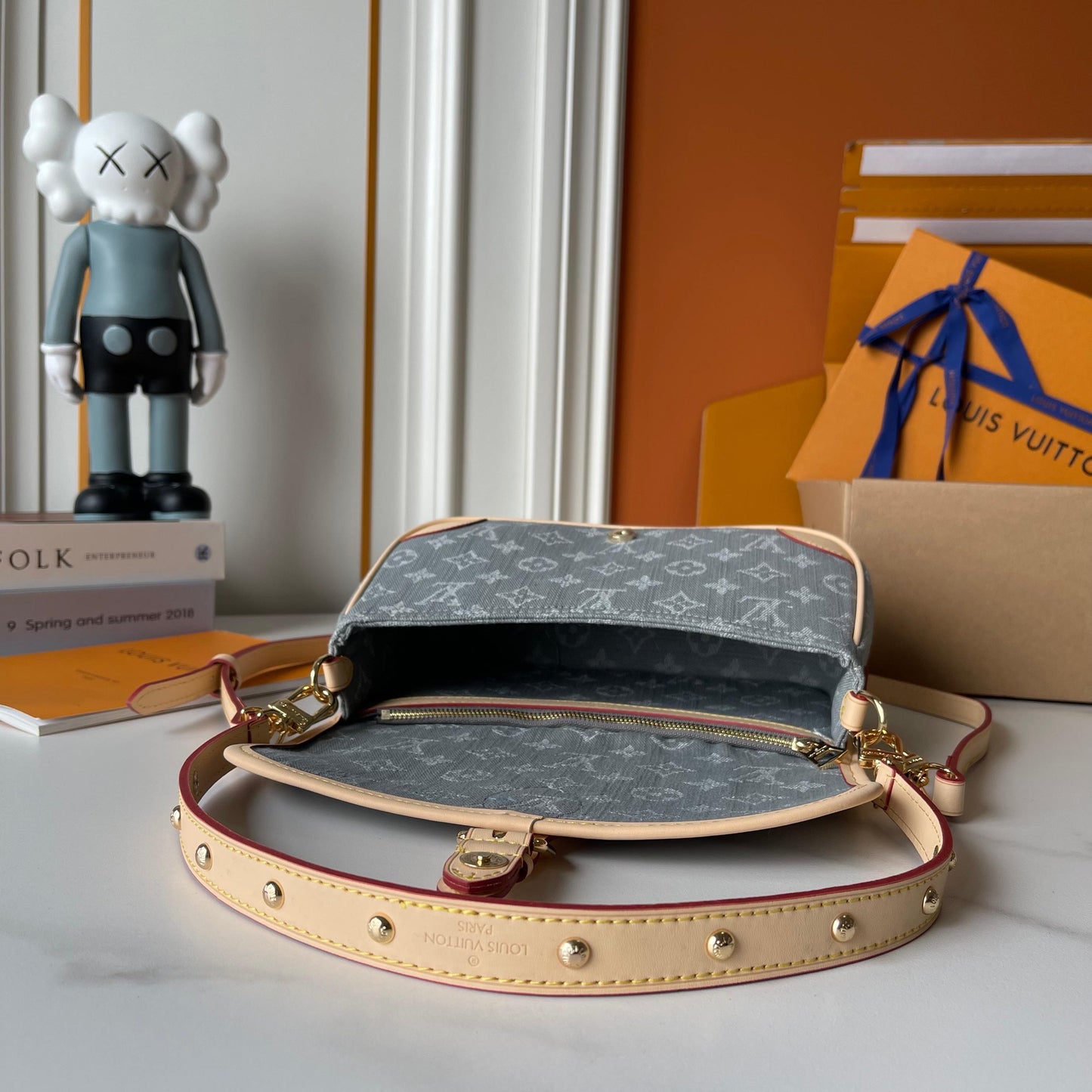 LOUIS VUITTON- Diane