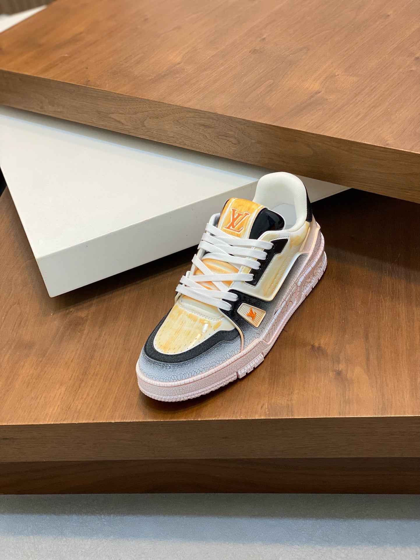 LOUIS VUITTON- Unisex sneakers