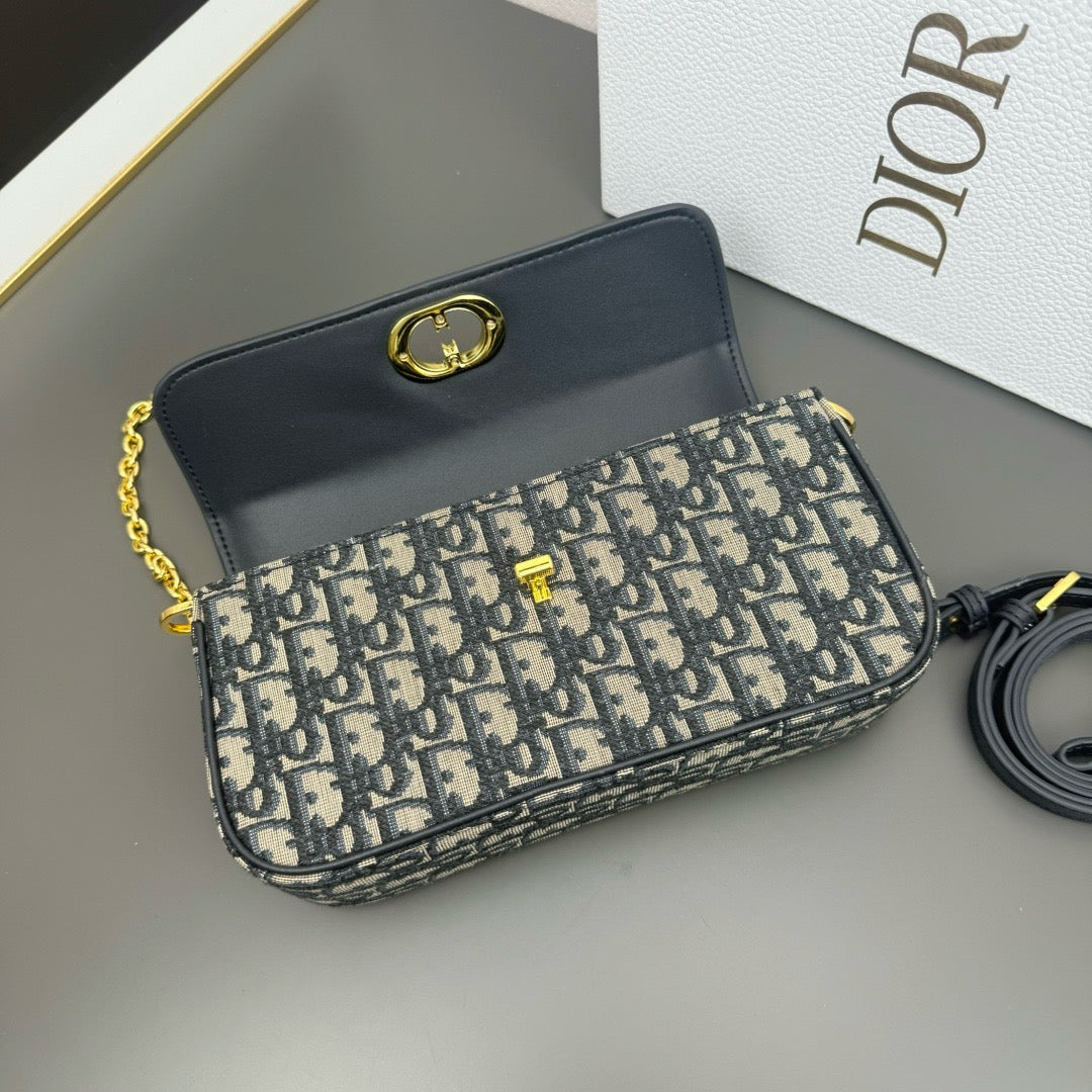 DIOR - 30 montaigne avenue east-west