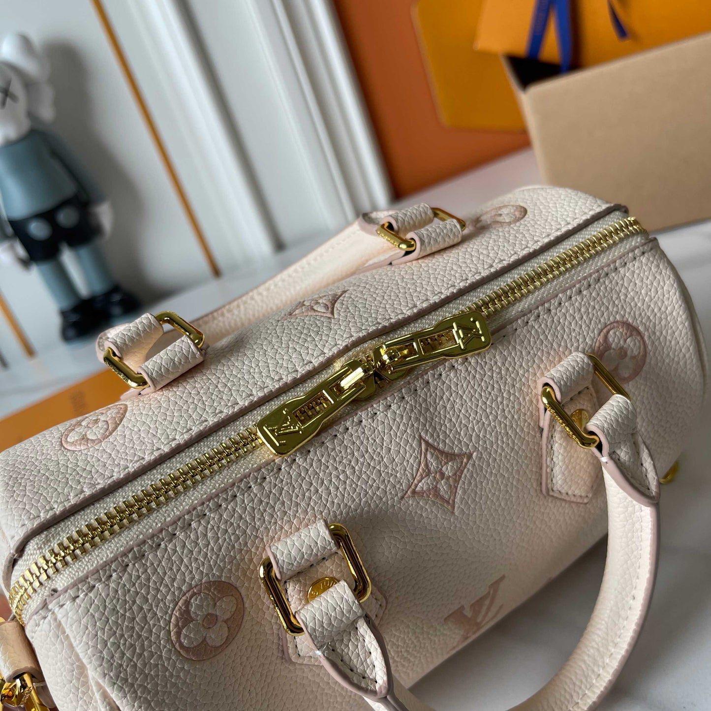 LOUIS VUITTON- Speedy Bandouliere