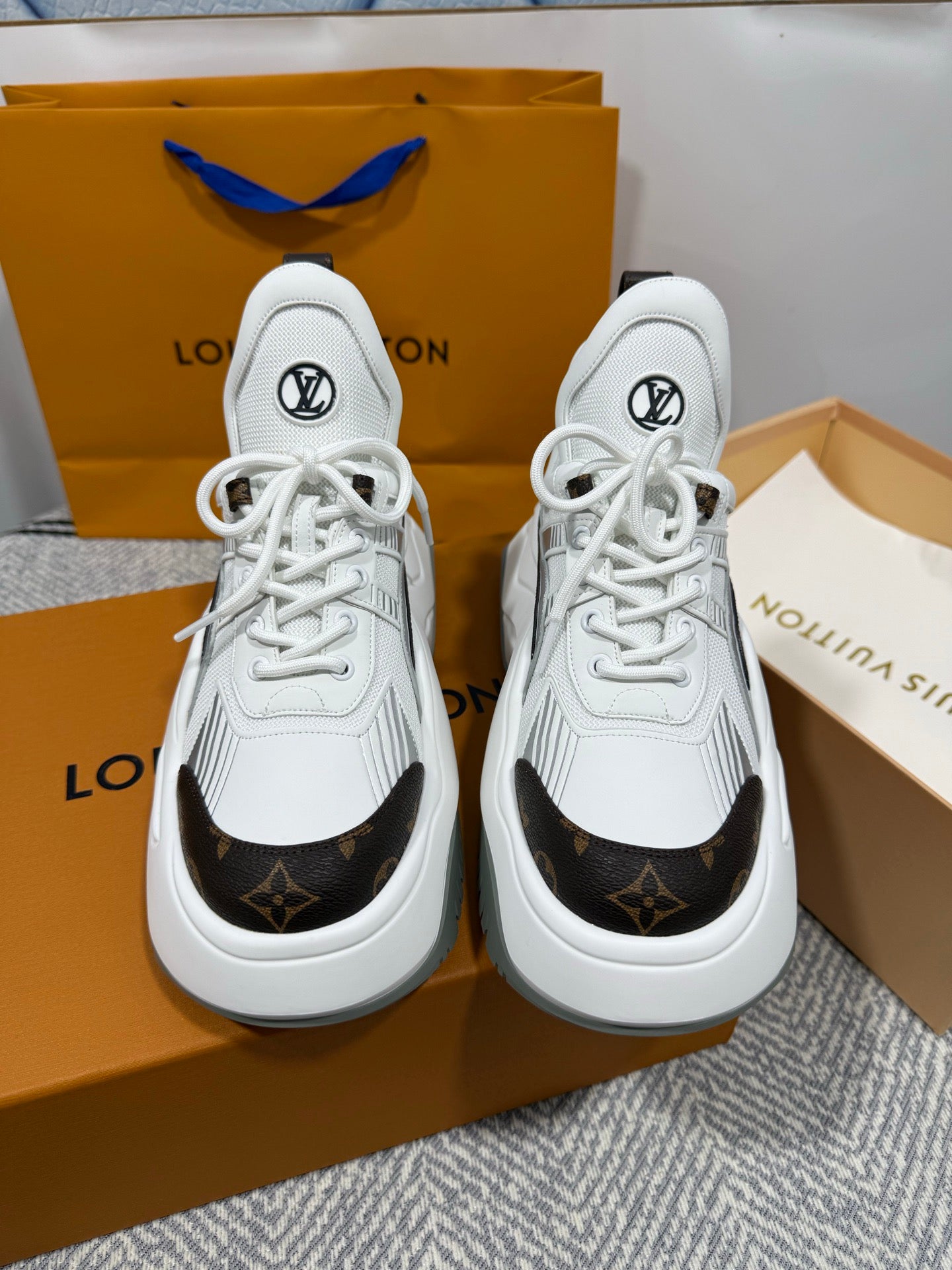 LOUIS VUITTON- Sneaker LV Archlight Trainer