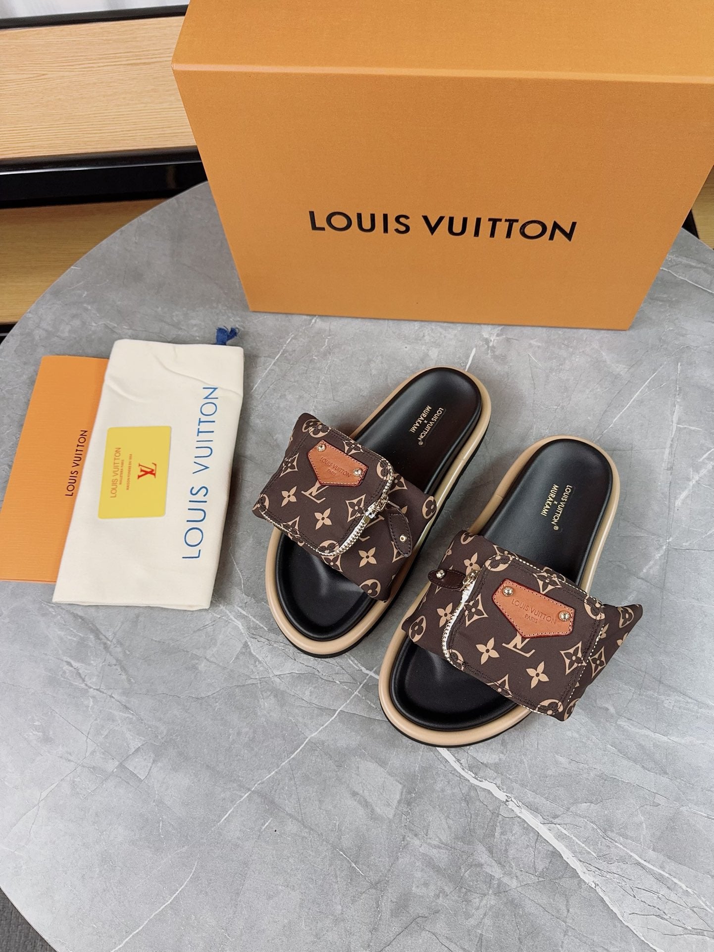 LOUIS VUITTON - pillow flat mule