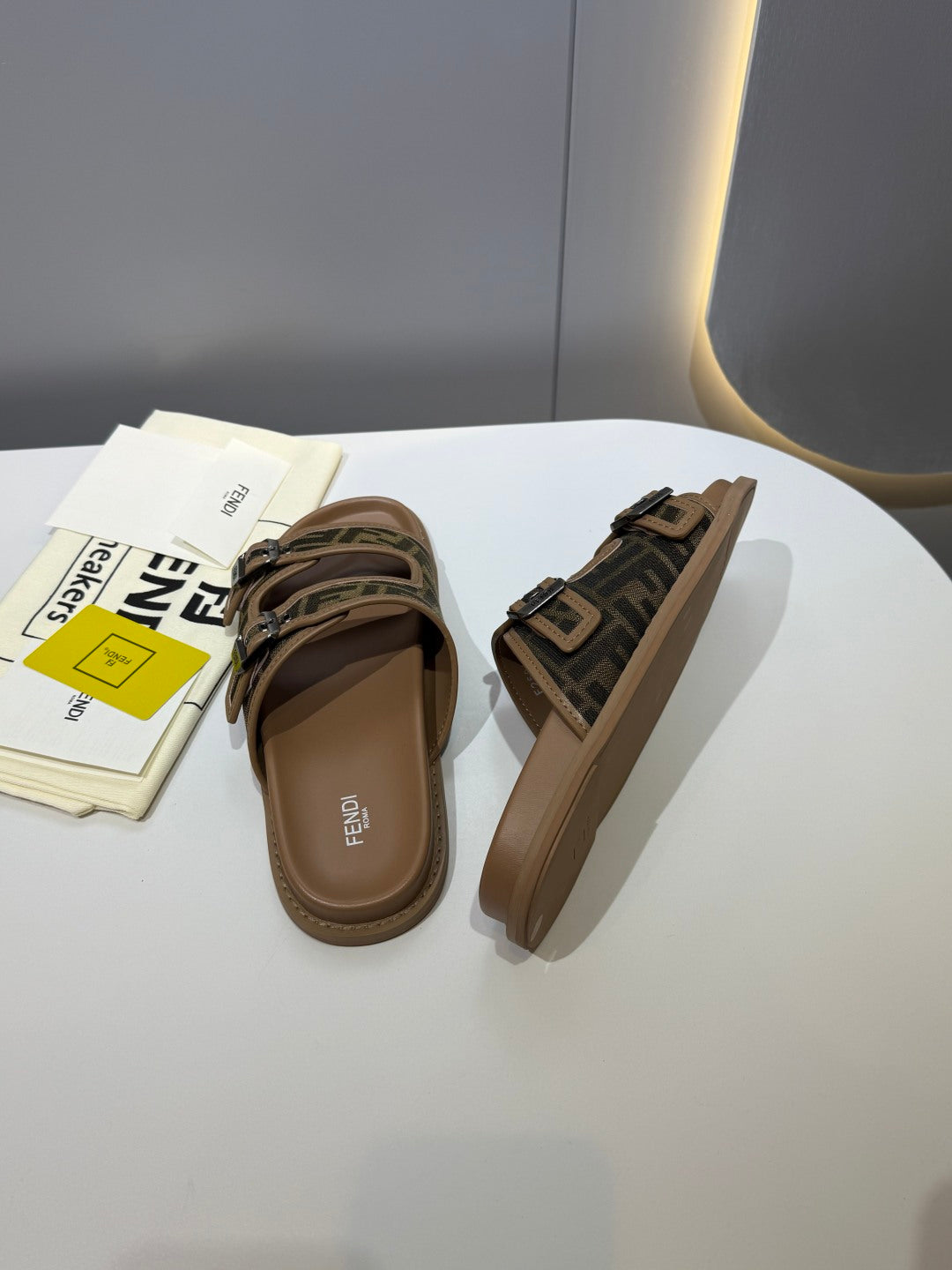 FENDI - Unisex Feel Sandals