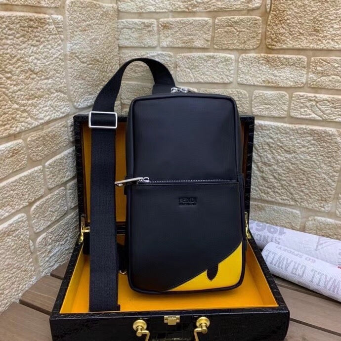 FENDI - Zaino monospalla in nylon e pelle