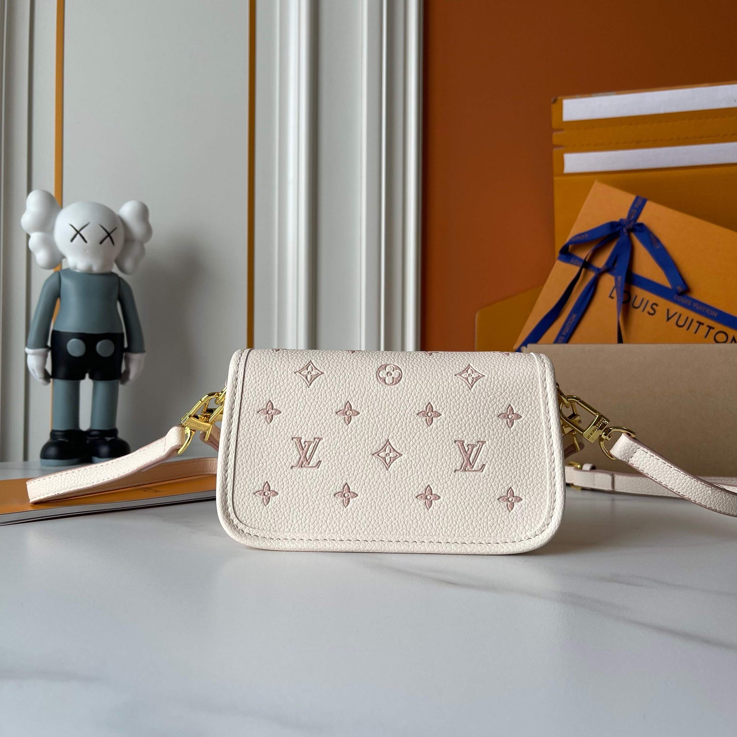 LOUIS VUITTON- Diane