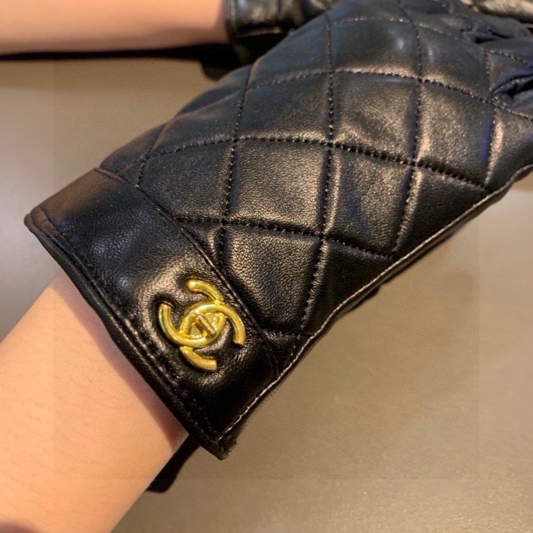 CHANEL - Gloves