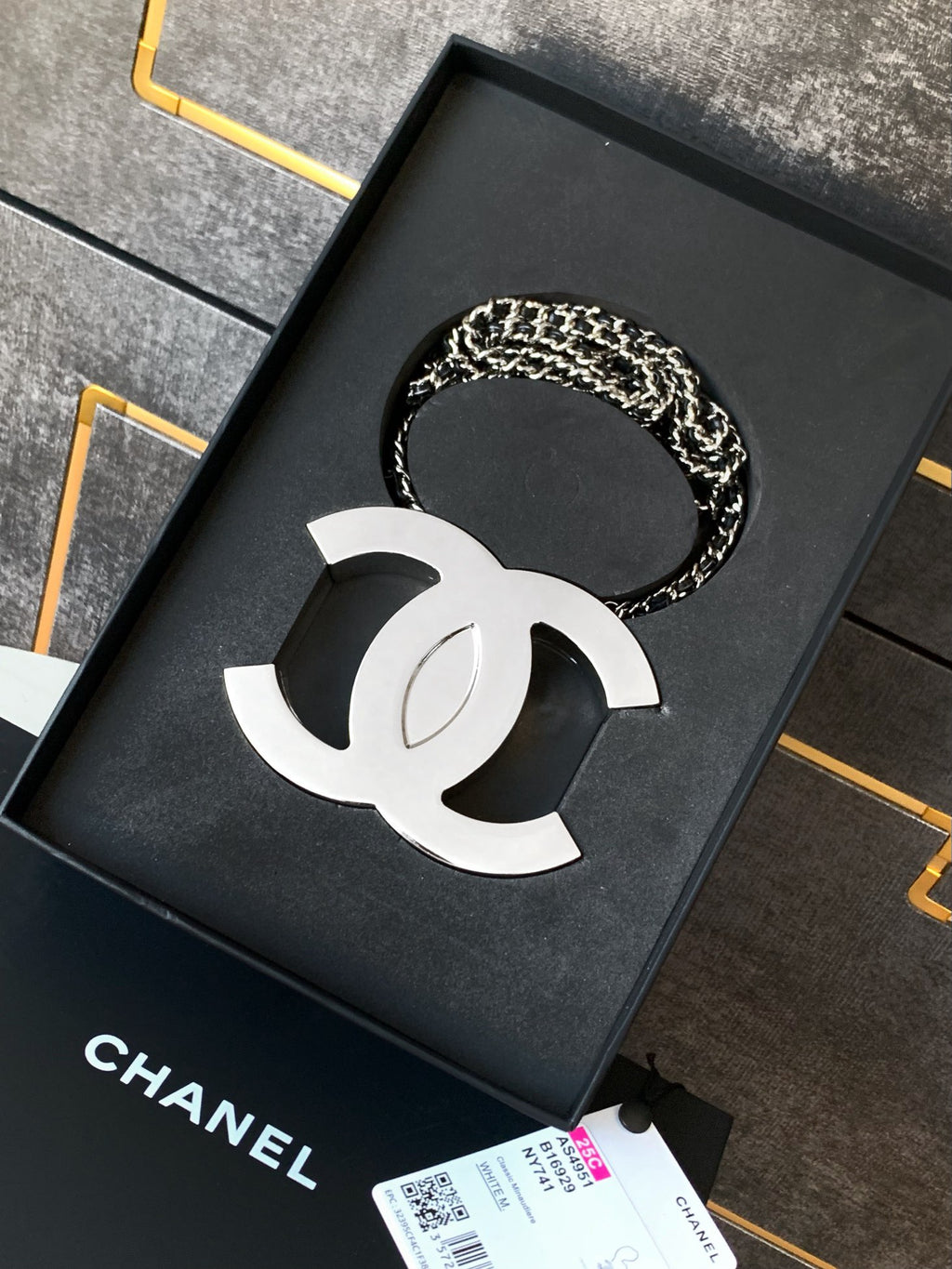 CHANEL - Cruise  2025 CC‑logo minaudière