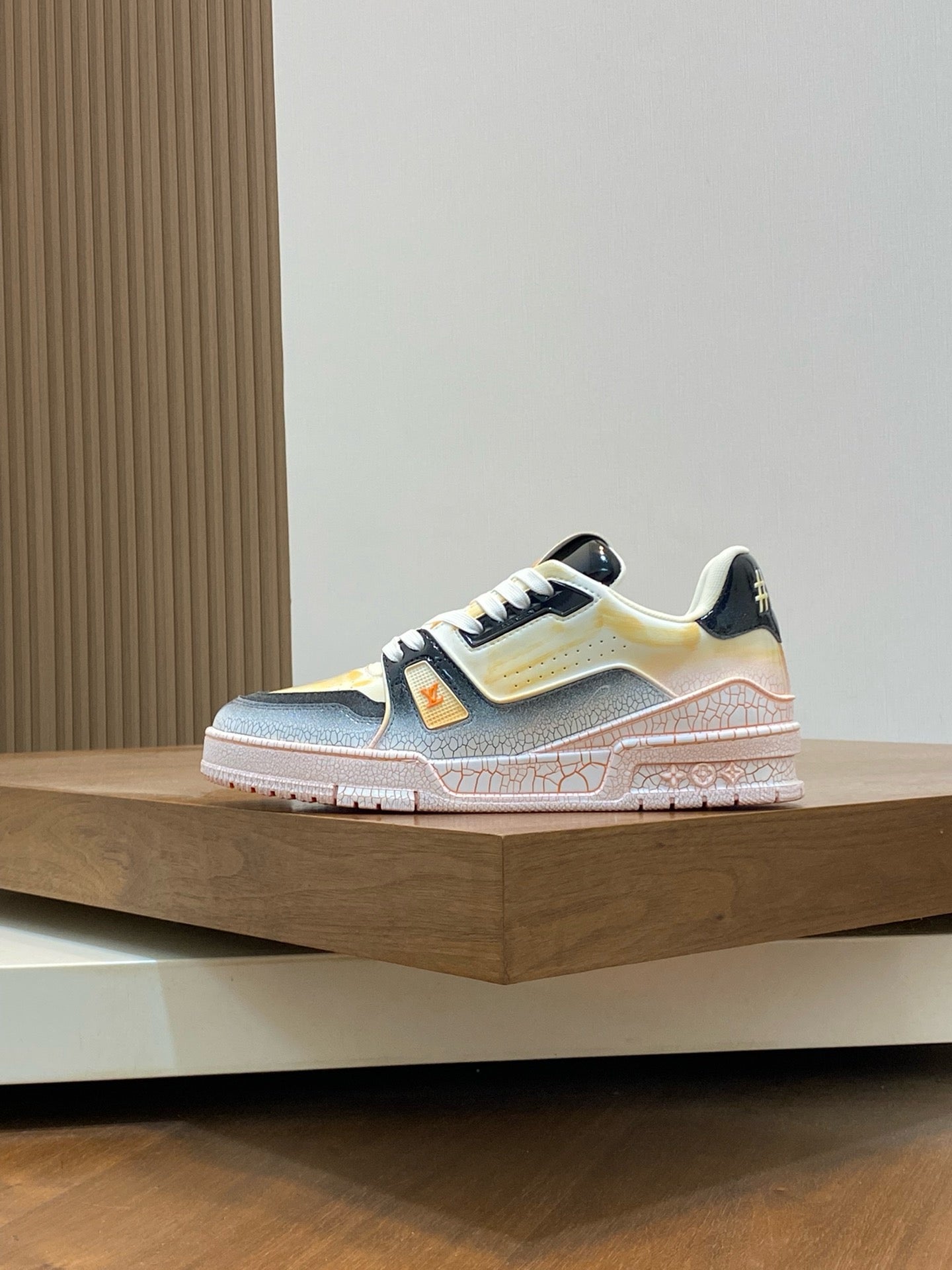 LOUIS VUITTON- Unisex sneakers