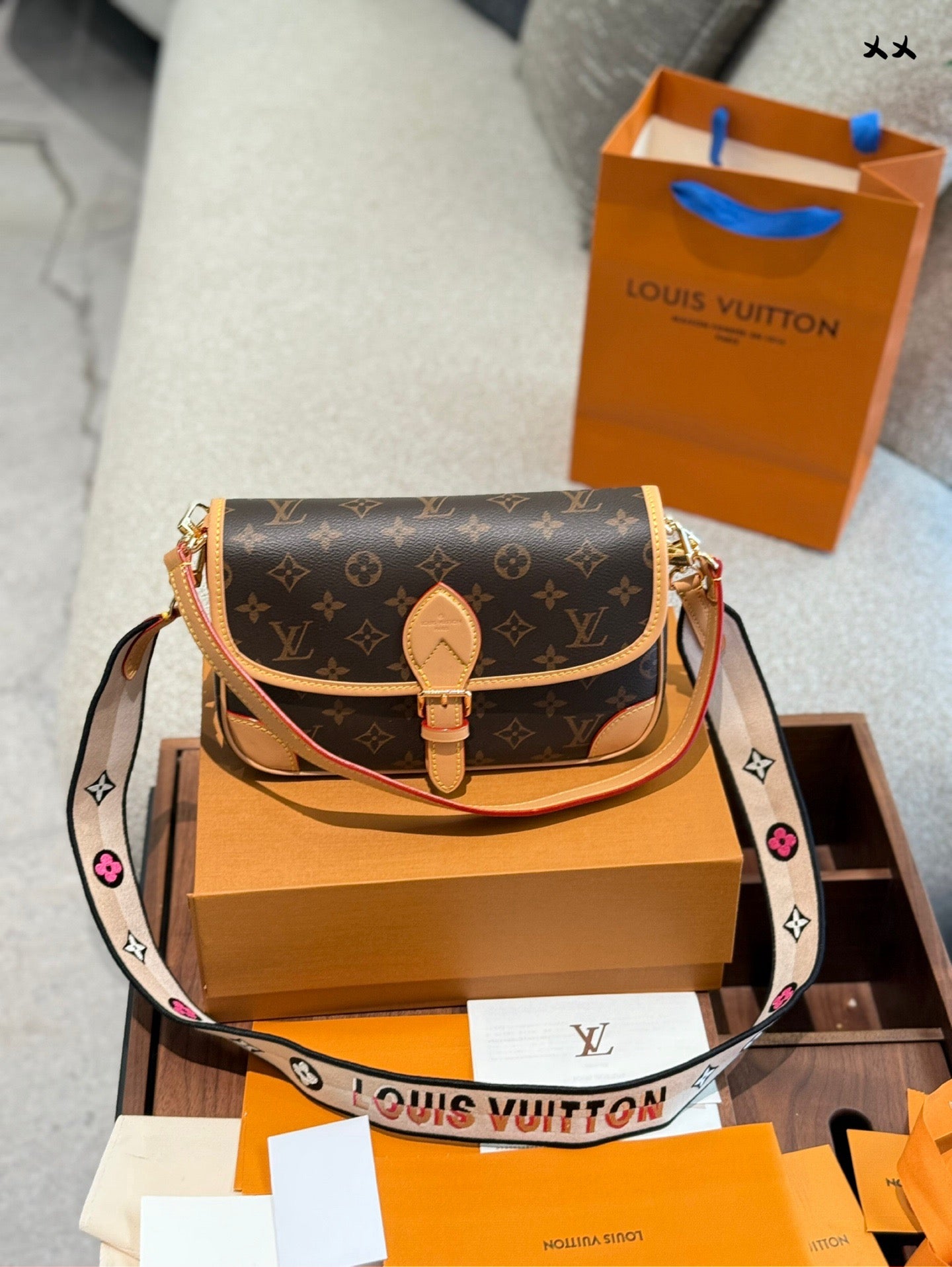 LOUIS VUITTON- Diane